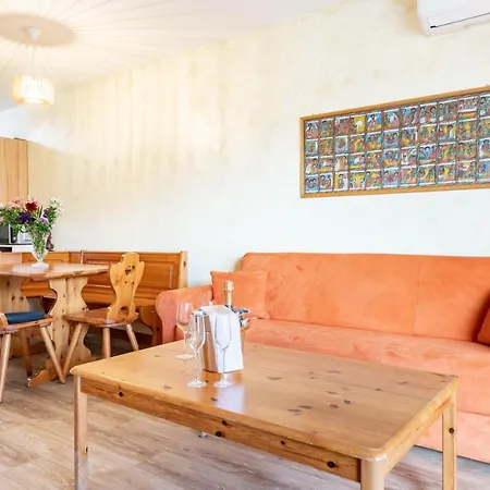 Spacious At A 5 Min Walk From The *
