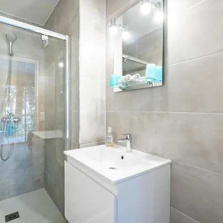 アパート Hello Cote D'azur - Spacious At A 5 Min Walk From The
