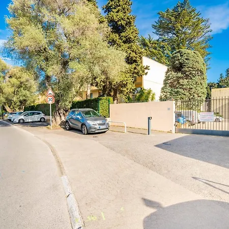 Апартаменты Hello Cote D'azur - Spacious At A 5 Min Walk From The