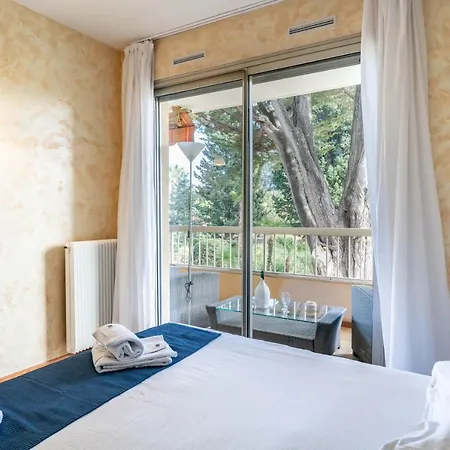 Hello Cote D'azur - Spacious At A 5 Min Walk From The アパート アンティーブ